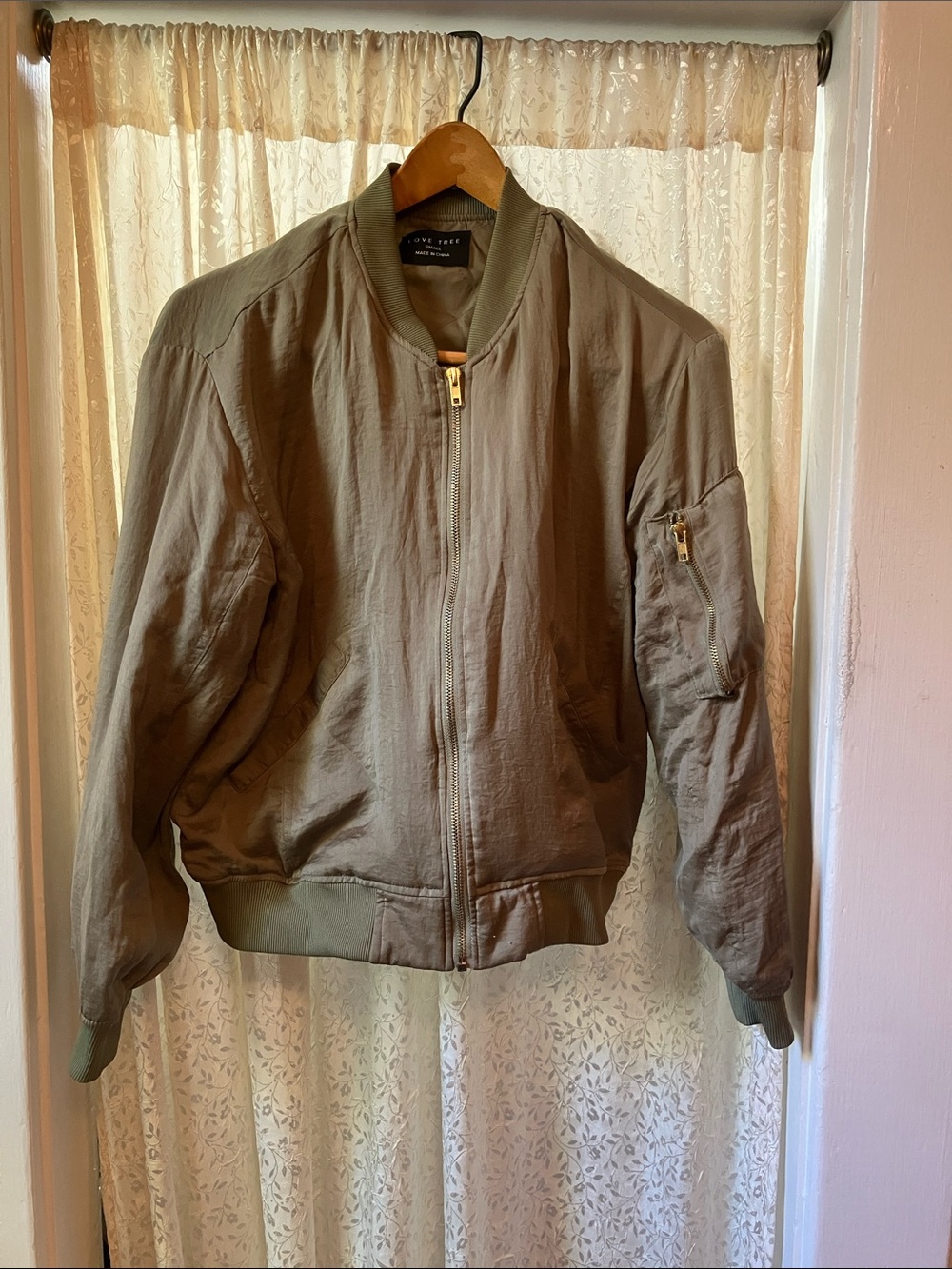 🌺 4 for $20.00 olive green bomber jacket size small